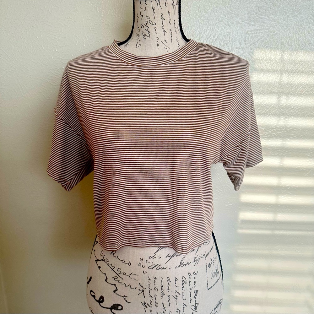 5/$25 NWOT Forever 21 Brown Crew Ribbed Striped Crop Lounge Tee, Size M